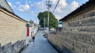 网友之前去买烤冷面时阿姨还在备考,半年后再次去吃阿姨考试已过,竟还要备战“二建”